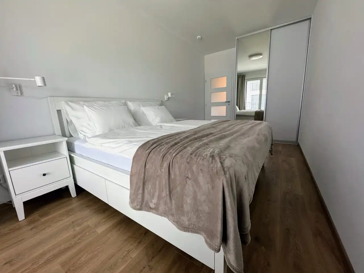 Spálňa s manželskou posteľou